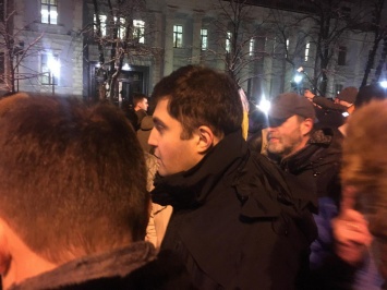Появились фото и видео с акции в поддержку Саакашвили под стенами АП