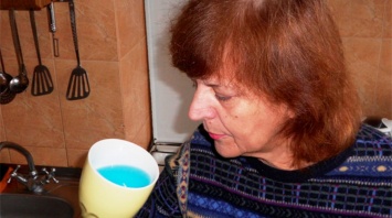 В Геническе - новая достопримечательность - голубая вода. Из крана (фото)