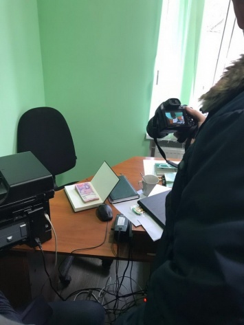 На Днепропетровщине чиновник вымогал 10 тысяч гривен