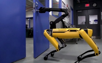 Робособаки Boston Dynamics сбежали с запертого склада: видео
