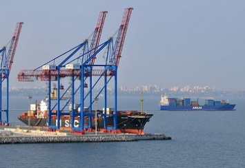 В морпортах Украины сокращается экспортный грузопоток, а импорт и транзит растут