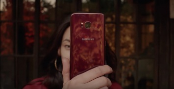 Samsung снизила цену Galaxy S8 и привезла в Россию версию в красном цвете
