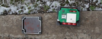 В Кривом Роге под автомобиль активиста стратегического предприятия установили прибор для слежки (ФОТО)