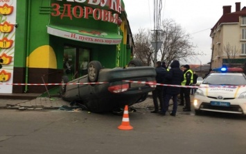 В Одессе в результате погони перевернулась Mazda (ФОТО)