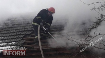 В Измаиле из-за пожара в пристройке едва не загорелся жилой дом (фото)