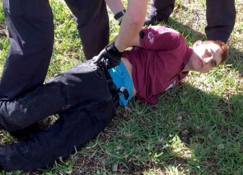 При стрельбе в школе во Флориде погибли 17 человек: реакция голливудских звезд