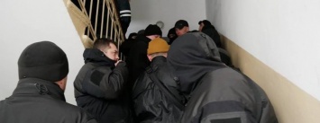 Суд над Трухановым: возле здания собираются "титушки"