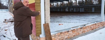 Жебривский неприятно удивлен, как на Донетчине строят Ледовую арену, бассейн и ремонтируют школы