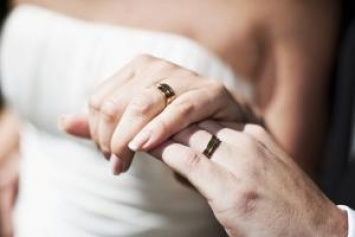 Сколько пар в Украине поженились на День влюбленных?