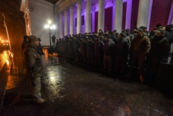 Муниципальная охрана устроила «парад» на Думской площади