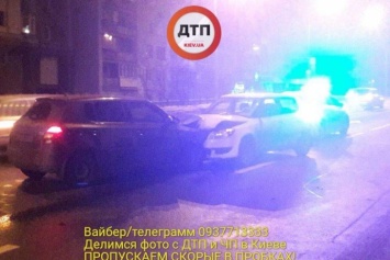 ДТП в Киеве: лобовое столкновение, есть пострадавшие