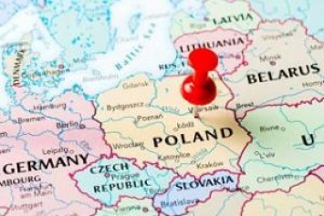 "До свидания, Польша": Украинцам не дают вид на жительство, если они не осуждают Бандеру и УПА