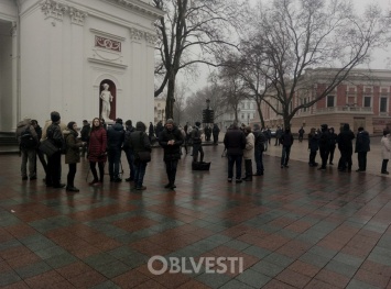 Утренний пикет перед зданием Одесской мэрии
