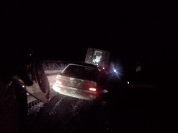 На Николаевщине спасатели вытянули из грязи два автомобиля