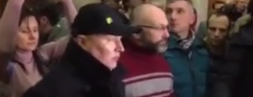 Участники акции протеста требуют отставку Труханова (ВИДЕО)
