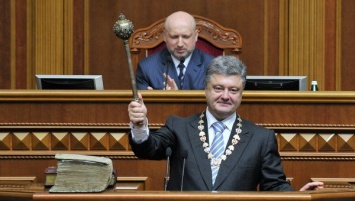 Между двух огней: крест на планах Порошенко или досрочные выборы в парламент