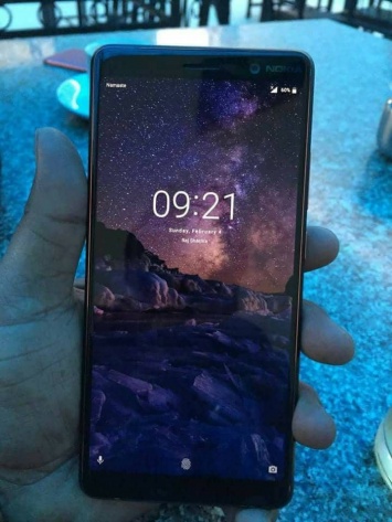 Безрамочный смартфон Nokia 7+ показался на живом фото