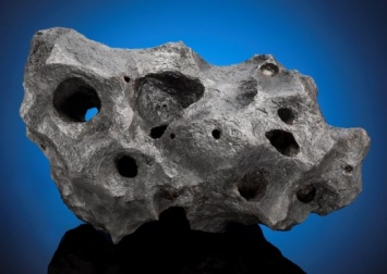 Метеорит, упавший на Землю 4 миллиарда лет назад, ушел с молотка за $237 500