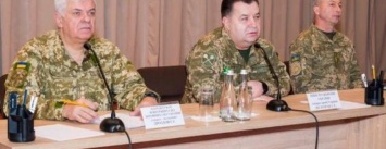 Министр обороны Украины представил коллективу ХНУВС нового руководителя