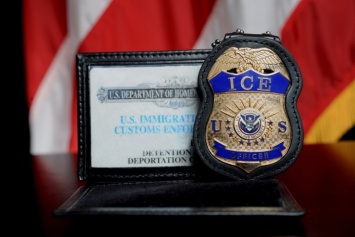 Депортационный прокурор призналcя в хищении личной информации иммигрантов