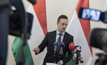 Глава МИД Венгрии обвинил Украину в "международной кампании лжи"
