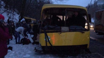 В Киеве ДТП с участием двух маршруток: не менее 15 пострадавших