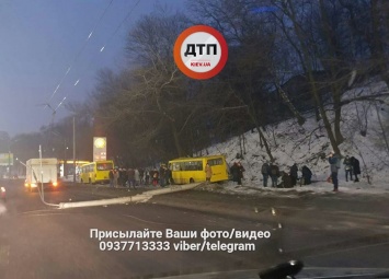 В жуткой аварии с участием двух маршруток в Киеве пострадали как минимум десять человек