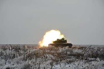 Танкисты николаевской 79 бригады проведи боевые стрельбы на полигоне в зоне АТО