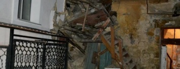 В центре Одессs рухнула часть дома, придавив женщину (ФОТО)