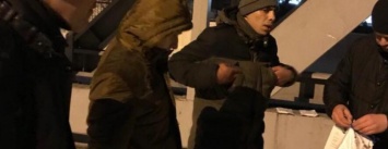 В Киеве на ж/д вокзале избили и ограбили иностранца (ФОТО)