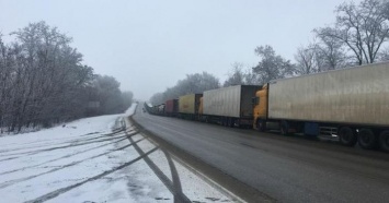 РФ не пропускает украинские фуры: на границе скопилась огромная очередь