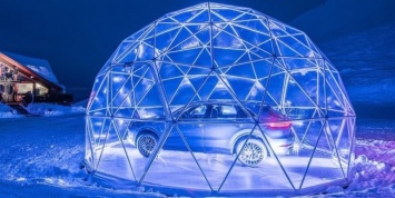 Porsche открыла самый высокогорный автосалон: и это стеклянный «пузырь»