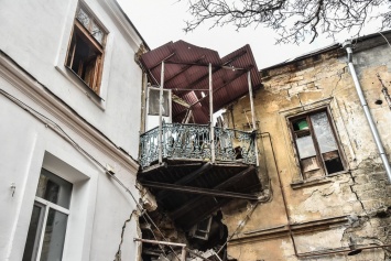 Обвал здания на Нежинской: завалы до сих пор никто не разбирает (фото)