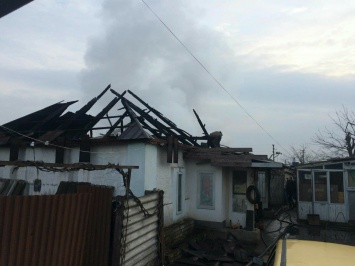В запорожском селе сгорела крыша дома - есть погибшие