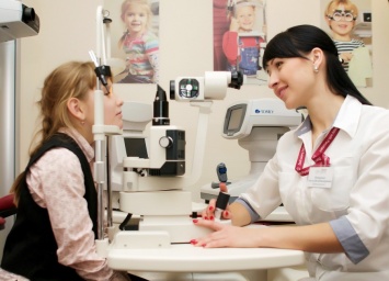 Ученые выяснили, что многим детям сложно читать из-за проблем с бинокулярным зрением