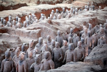 В КНР требуют сурово наказать укравшего палец статуи Терракотового воина