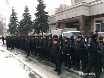 Сто спезназовцев устроили акцию протеста под Шевченковским судом