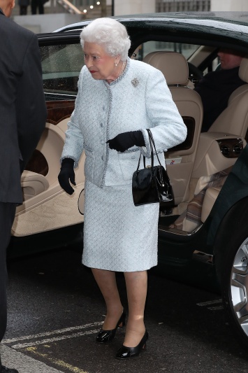Королева Елизавета посетила модный показ