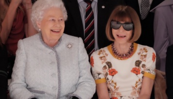 Королева Елизавета II неожиданно посетила Лондонскую неделю моды