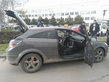 В Запорожье авто у иностранца угнали вооруженные мужчины в масках - подробности