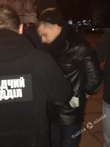 Одесский чиновник «погорел» на взятке в 2 тыс. долларов