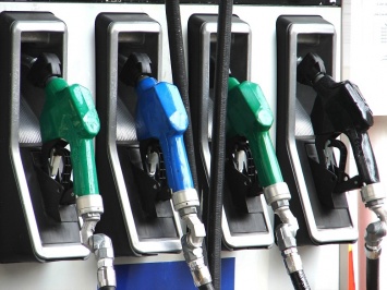 ОККО и WOG снизили цены на бензин