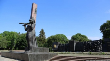 Снос львовского Монумента Славы обрастает новыми скандальными подробностями