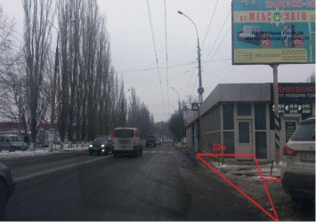 Патрульные просят мэрию Николаева проверить законность размещения киосков, закрывающих пешеходам обзор