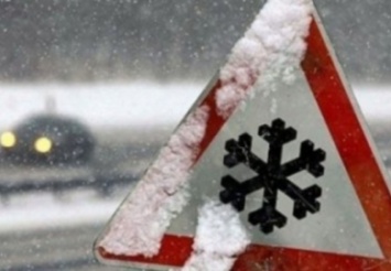В Украине обещают гололед и снегопады: где водителям переждать непогоду