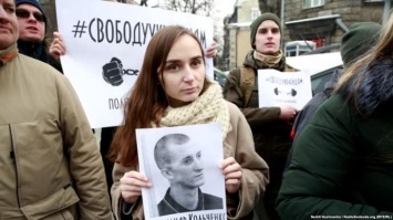 Родственники "узников Кремля" митинговали под Администрацией президента