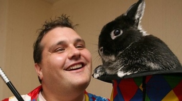 Британский фокусник закончил карьеру из-за аллергии на кроликов