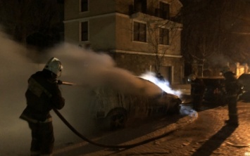 Ночью в Одессе сожгли Lexus депутата (ФОТО, ВИДЕО)