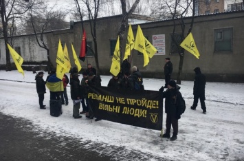 В Шевченковском райсуде Киева продолжают рассматривать дело Бузины, там усилена охрана