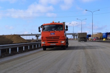 Автоподход к Крымскому мосту готов на 77%